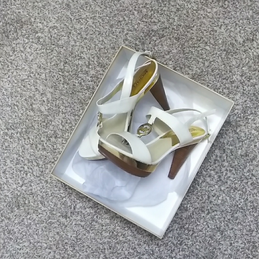 Heels - Picture 3 of 3